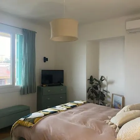 Apartment En Entree De *